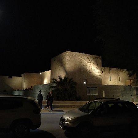 Monolocale Prezioso Villa Trani Bagian luar foto