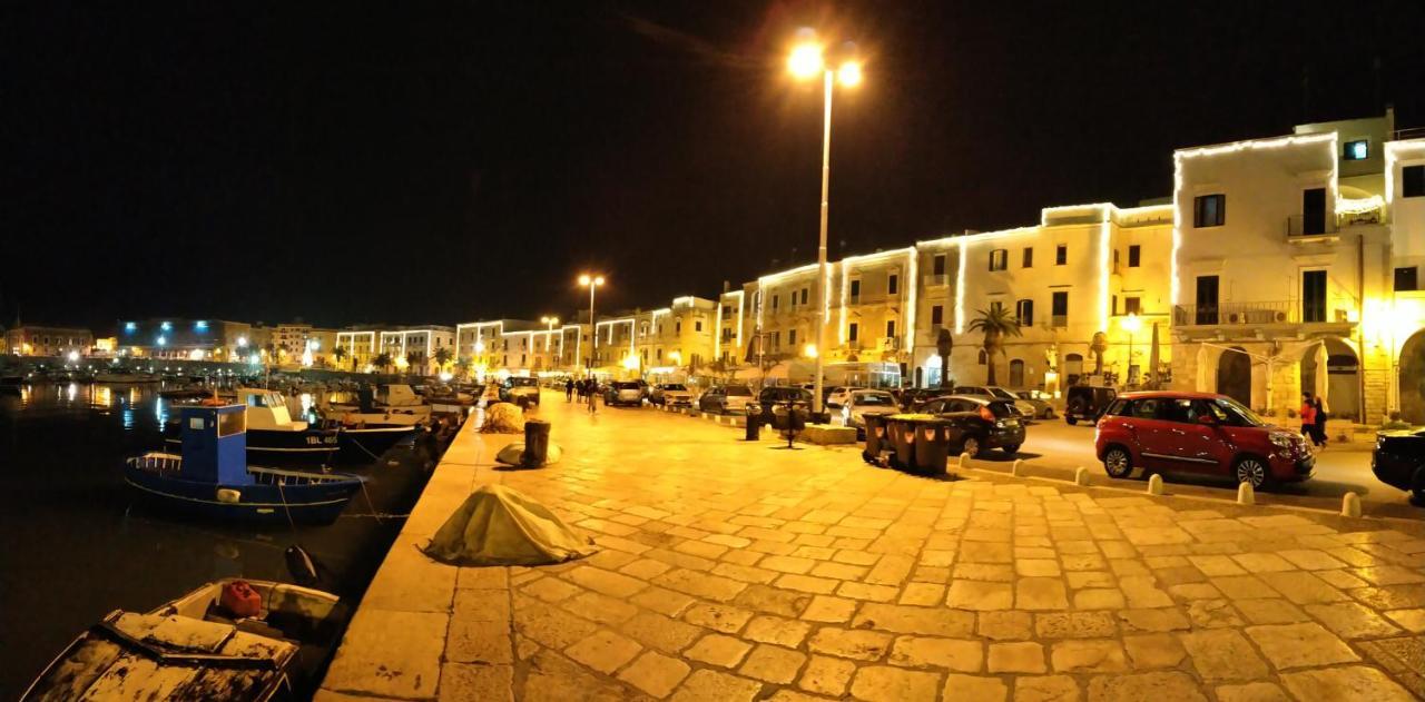 Monolocale Prezioso Villa Trani Bagian luar foto
