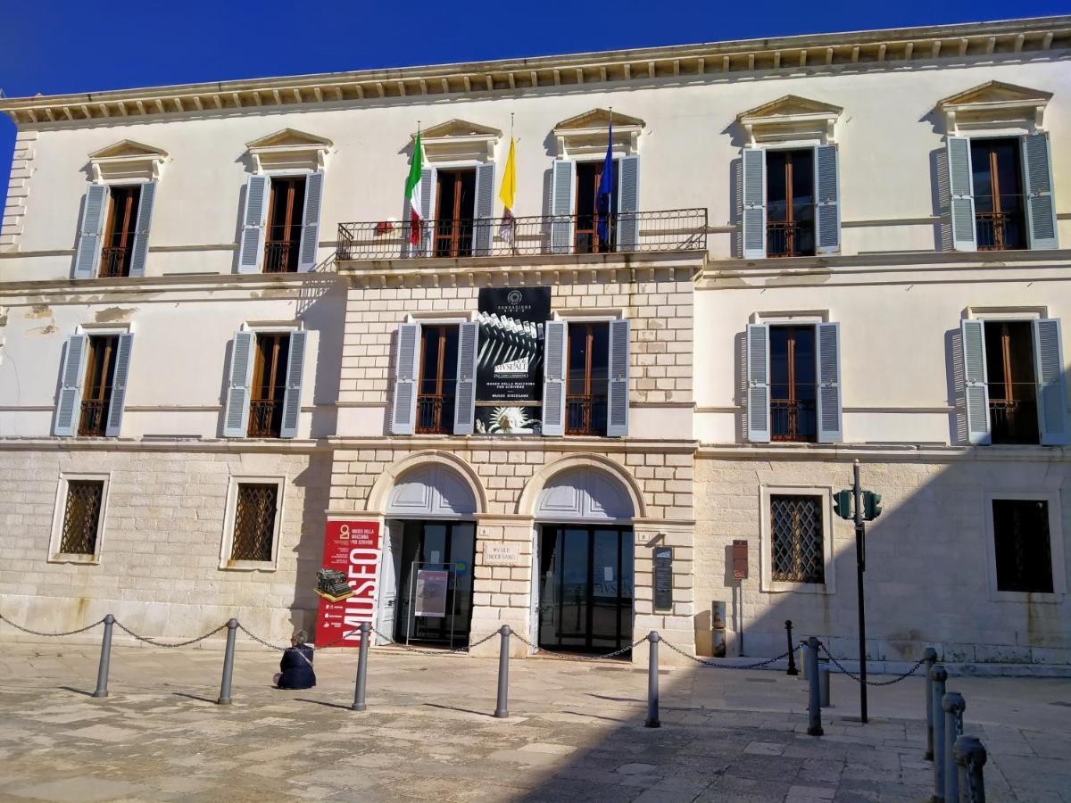 Monolocale Prezioso Villa Trani Bagian luar foto